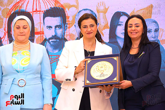 تكريم الكاتبة علا الشافعي رئيس تحرير اليوم السابع ورئيس لجنة المحتوى الدرامى بالشركة المتحدة