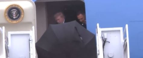 ترامب والمظلة