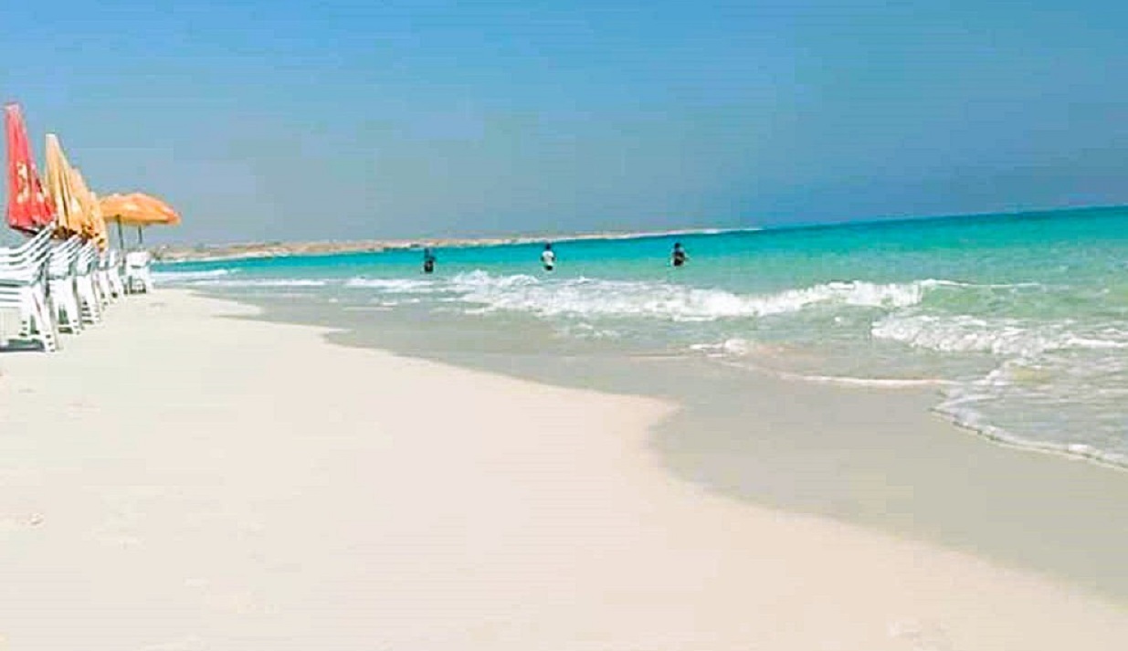 شواطئ مرسى مطروح البكر تقع غربي المدينة شواطئ مرسى مطروح البكر تقع غربي المدينة