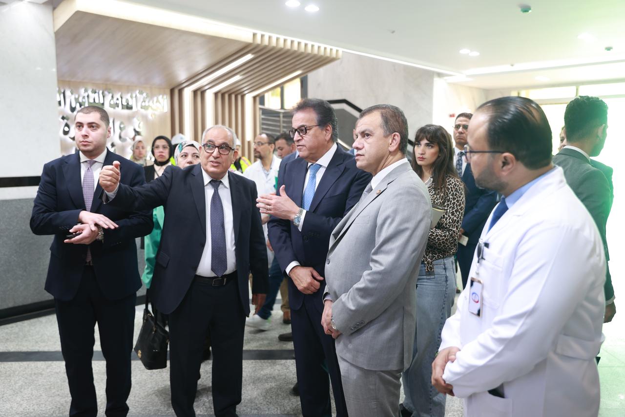  جولة وزير الصحة فى مستشفى أطفال مصر (3)
