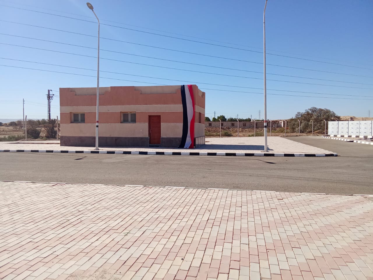 مبنى مجمع الصناعات الغذائية والتعبئة لتجفيف الطماطم بقرية الكيمان مبنى مجمع الصناعات الغذائية والتعبئة لتجفيف الطماطم بقرية الكيمان