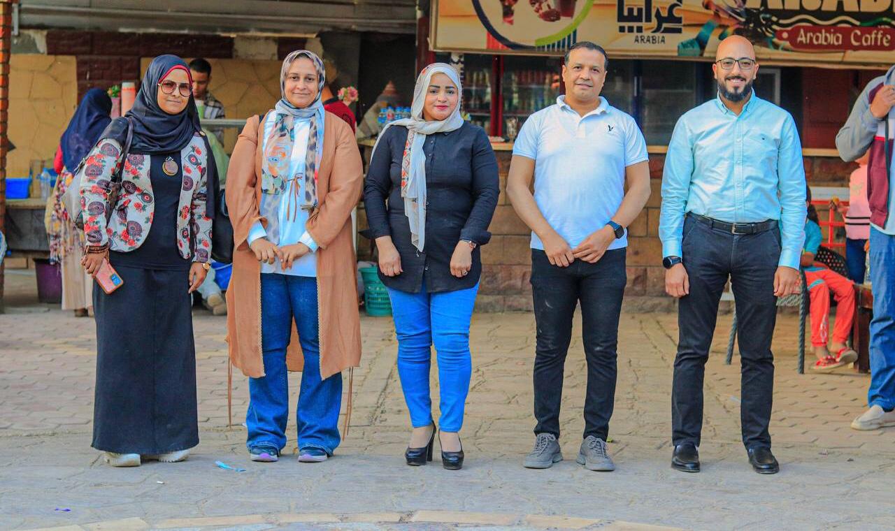 قيادات وحدة السكان خلال تنظيم فعاليات الاحتفالية قيادات وحدة السكان خلال تنظيم فعاليات الاحتفالية