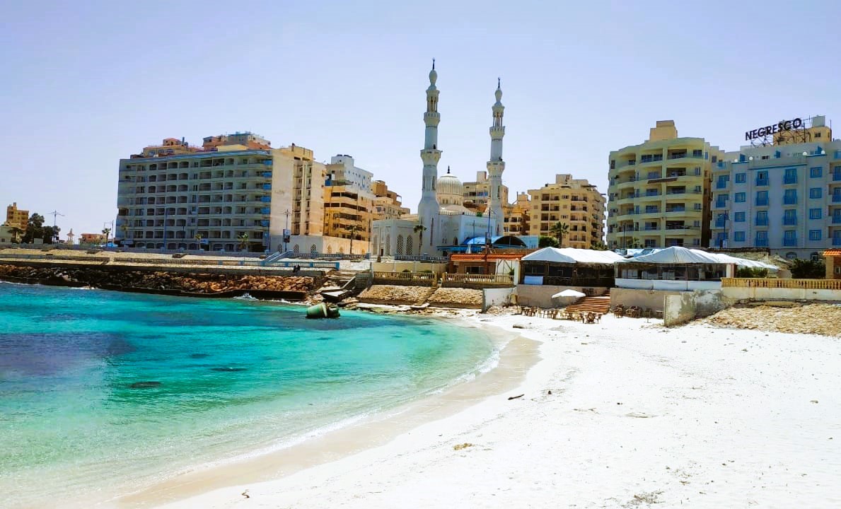 شاطئ العوام قبل زحام المصيف شاطئ العوام قبل زحام المصيف