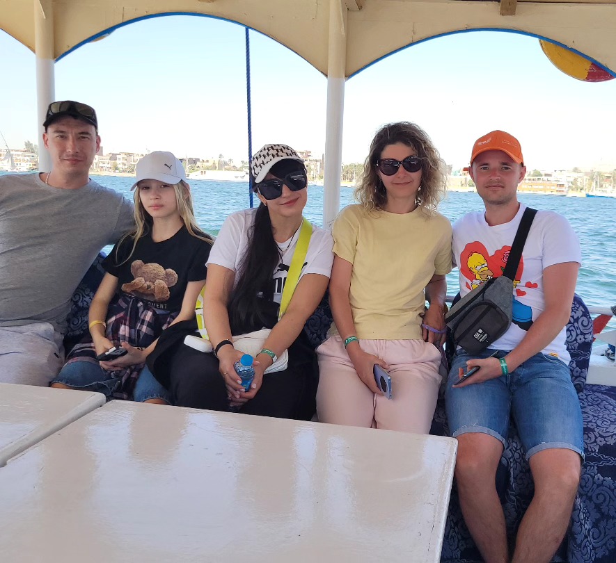 استمتاع الأجانب على متن المراكب النيلية بالأقصر استمتاع الأجانب على متن المراكب النيلية بالأقصر