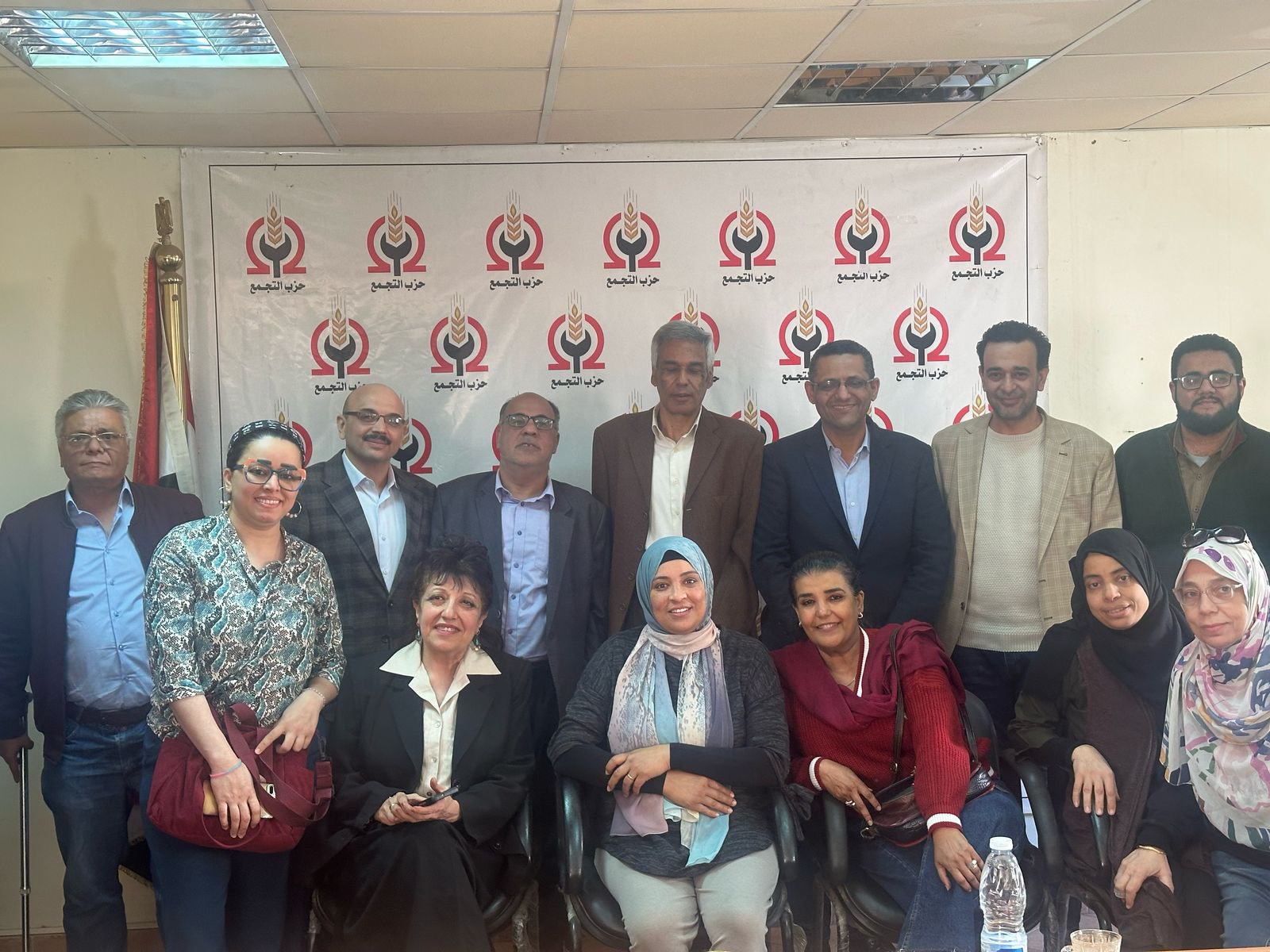 مع الزملاء بجريدة الاهالى مع الزملاء بجريدة الاهالى