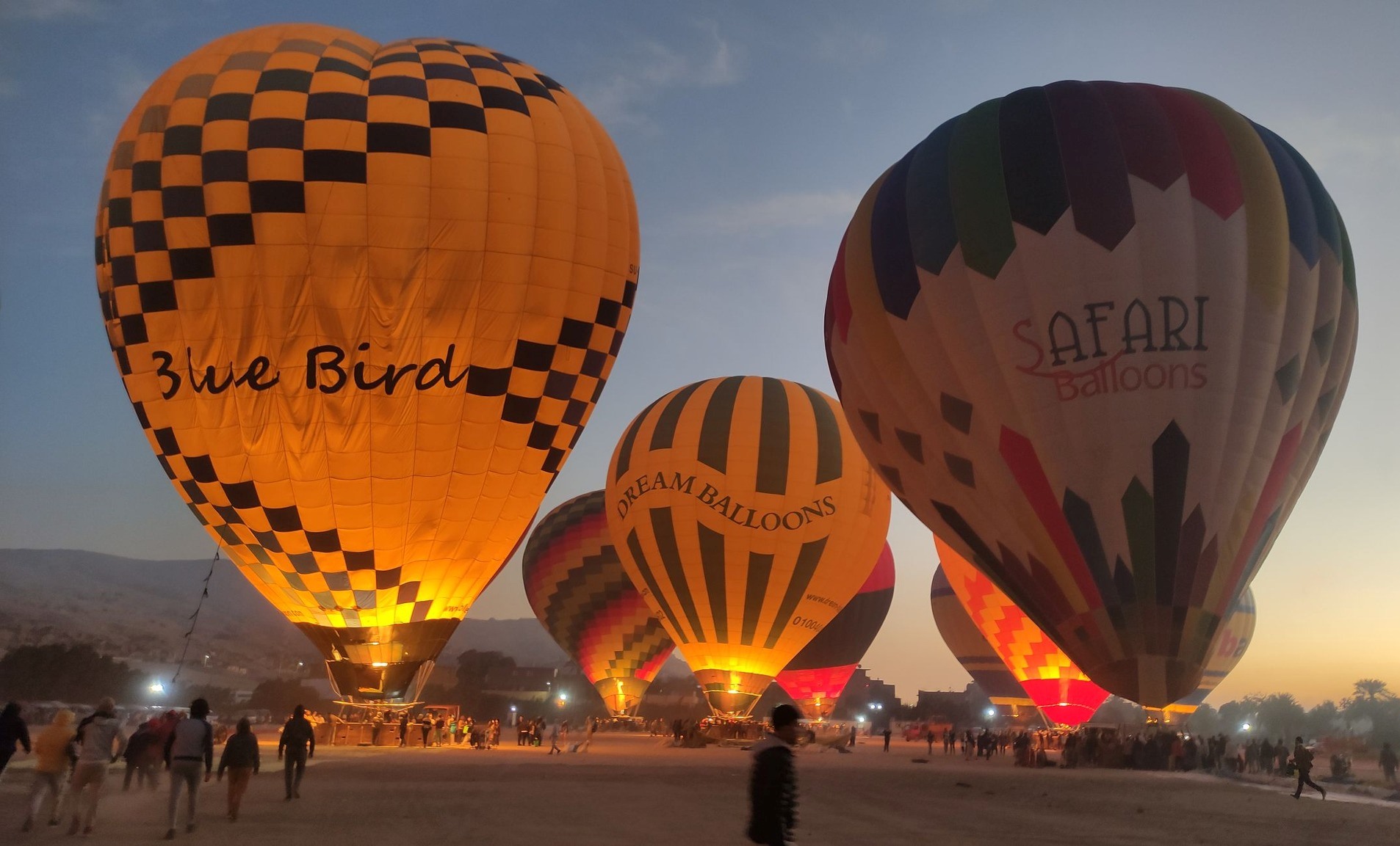 البالون الطائر بالأقصر سحر خاص يحقق البهجة للسياح