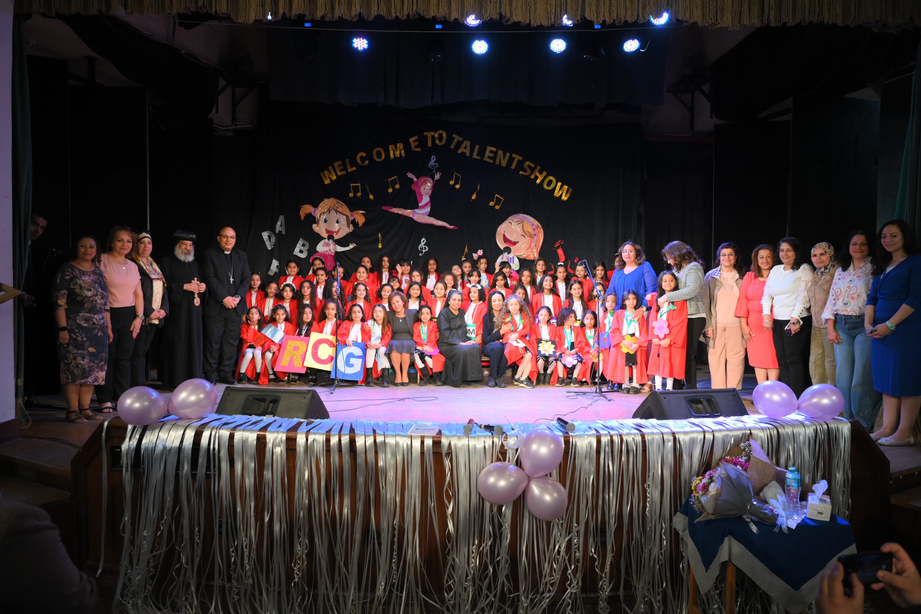 وزيرة التضامن تشهد حفل تخرج طالبات مرحلة رياض الأطفال بمدرسة كلية رمسيس للبنات (2)