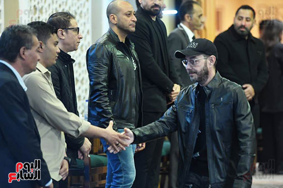 الفنان أحمد زاهر يقدم واجب العزاء الفنان أحمد زاهر يقدم واجب العزاء