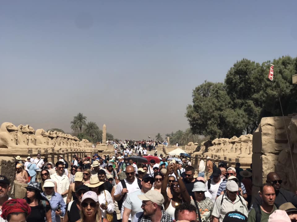 الإقبال السياحى الكبير من حول العالم بمعابد الكرنك والأقصر