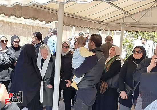 الفنانه-عارفة-عبد-الرسول-في-تشبع-جثمان-زوجها-بالإسكندرية الفنانه-عارفة-عبد-الرسول-في-تشبع-جثمان-زوجها-بالإسكندرية