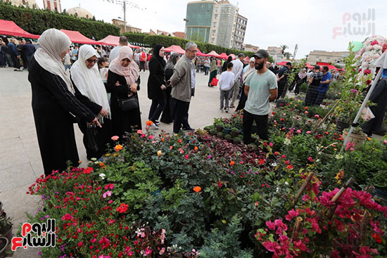 إقبال على المعرض إقبال على المعرض