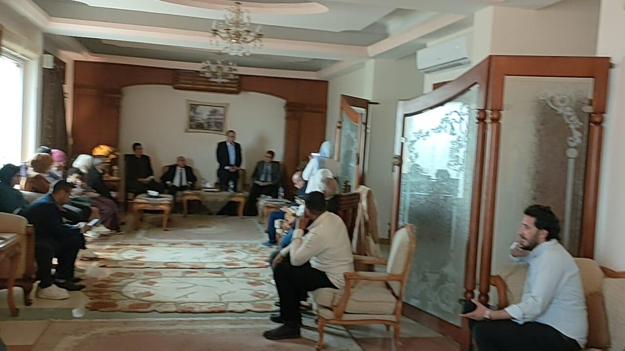 عبد المحسن سلامه مع الزملاء الصحفيين بمحافظة الإسماعيلية (1)