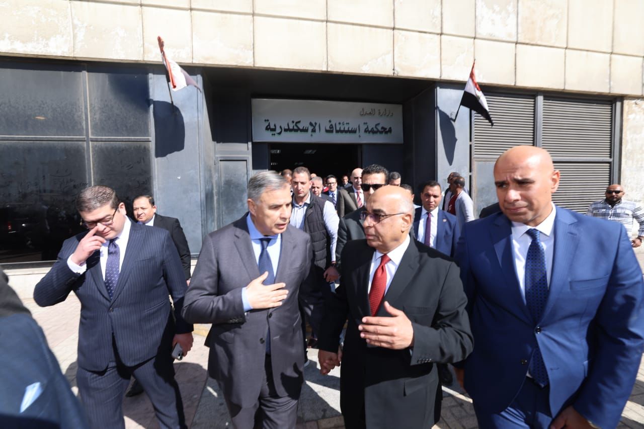 وزير العدل يفتتح مكتب توثيق ويتفقد محكمة استئناف الإسكندرية (8)