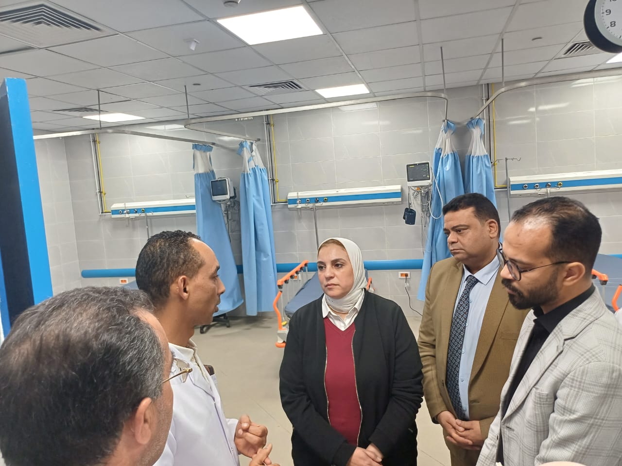 مسئولو الرعاية الصحية خلال الجولة مسئولو الرعاية الصحية خلال الجولة