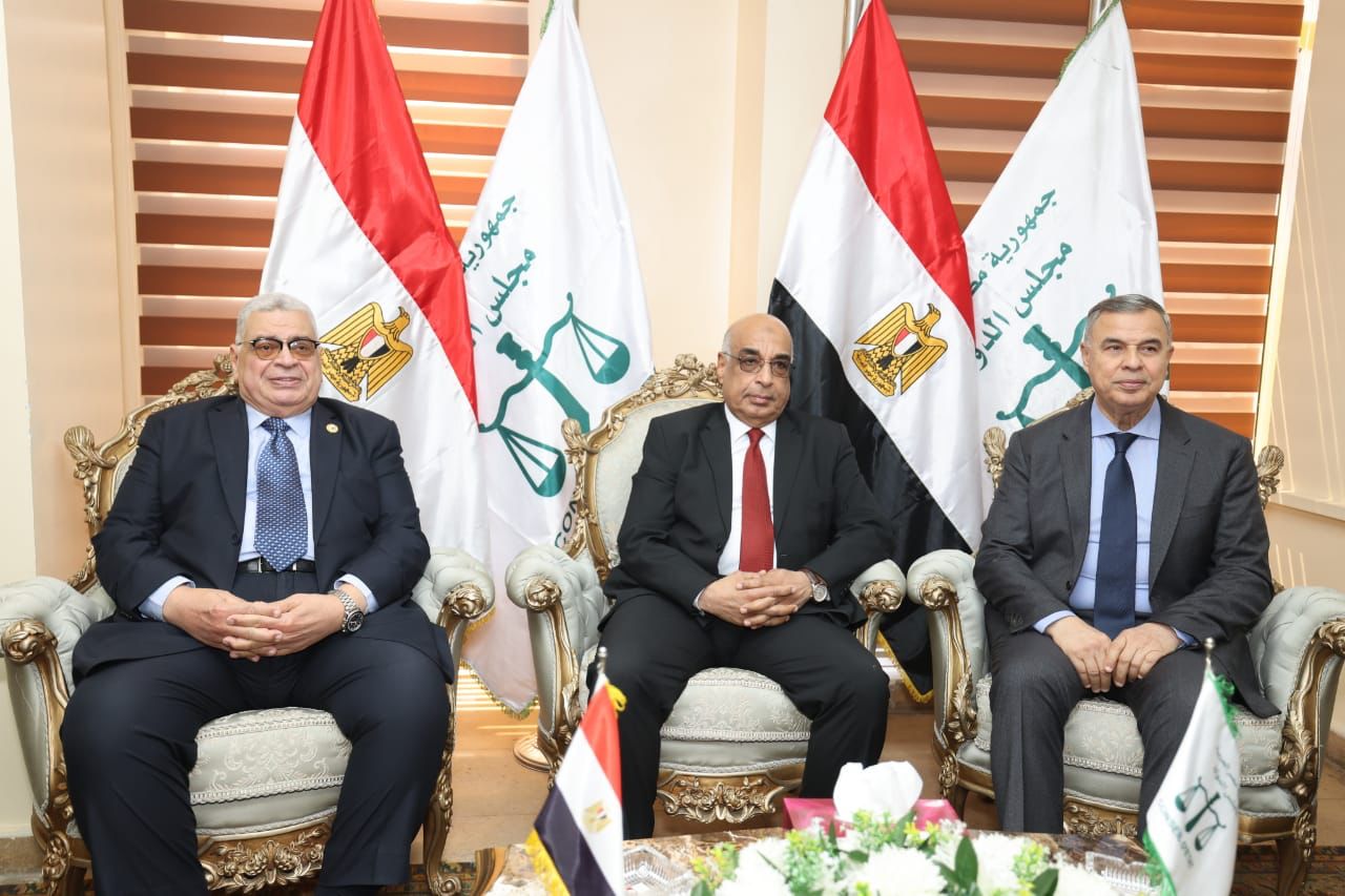 وزير العدل يفتتح مكتب توثيق ويتفقد محكمة استئناف الإسكندرية (2)