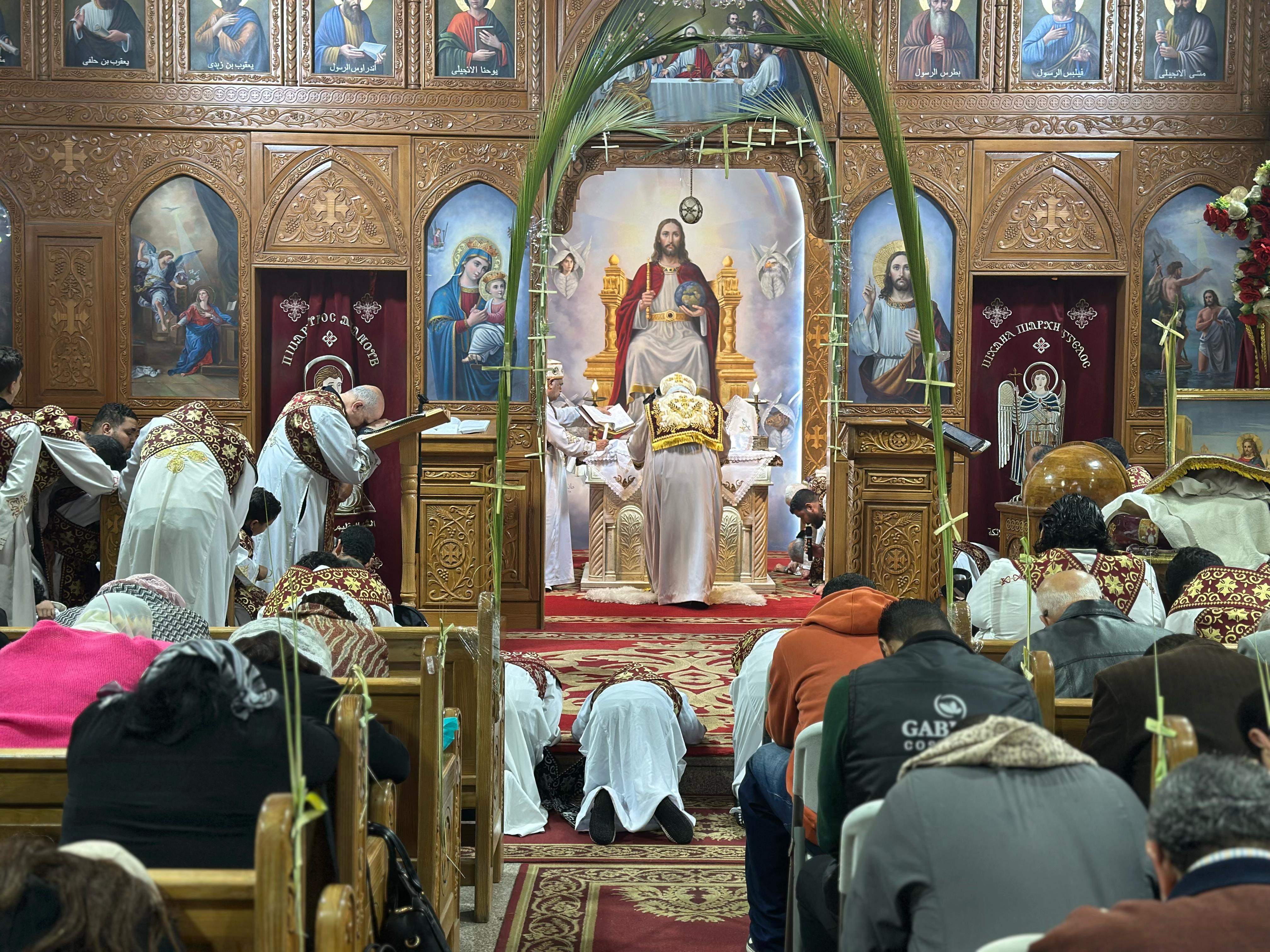 القداس بكنيسة الأنبا بيشوي القداس بكنيسة الأنبا بيشوي