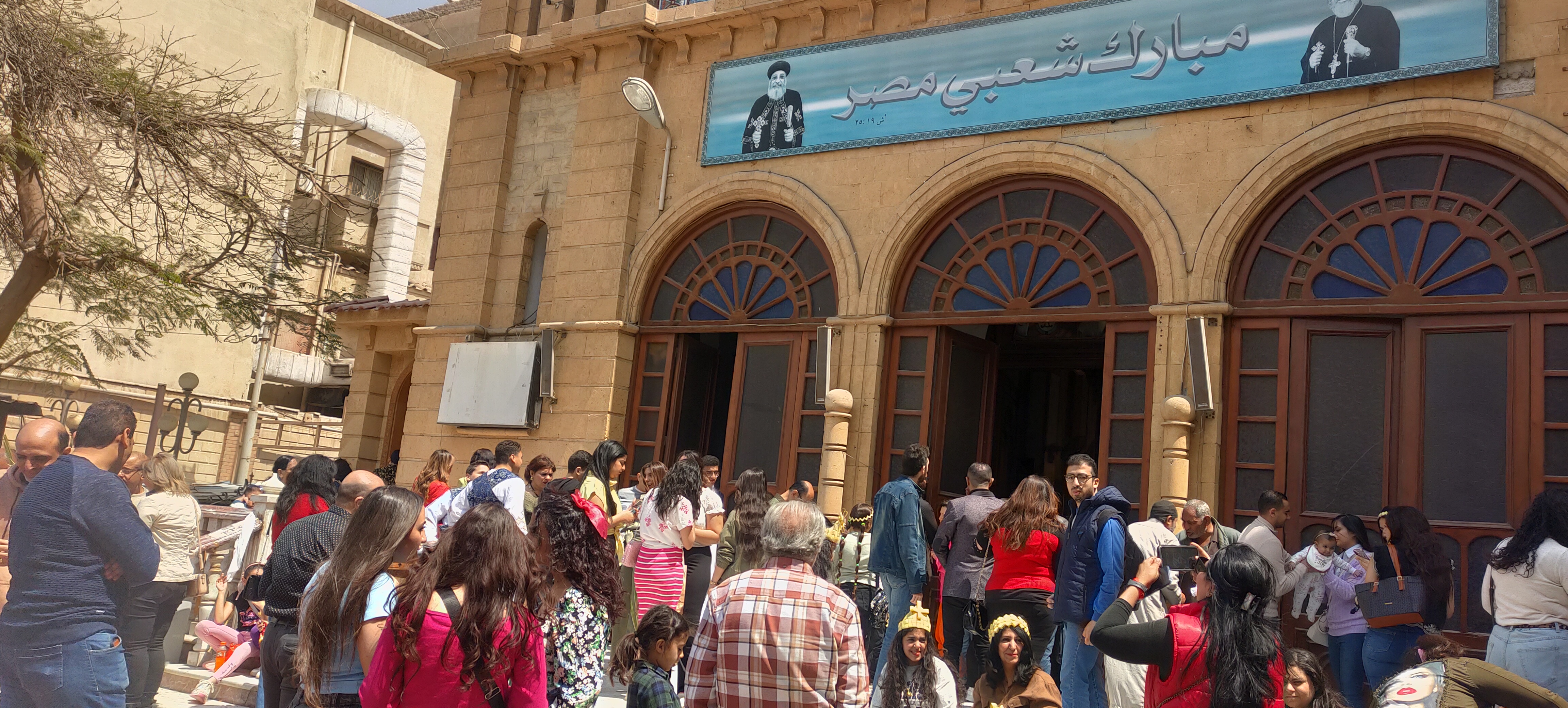 حضور كبير لقداس احد الزعف حضور كبير لقداس احد الزعف