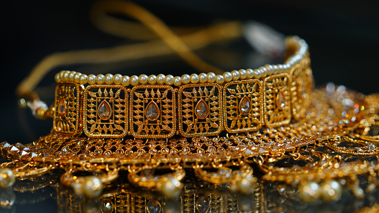 الذهب الملون