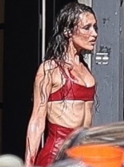 بيلا حديد أثناء تصوير المسلسل بيلا حديد أثناء تصوير المسلسل