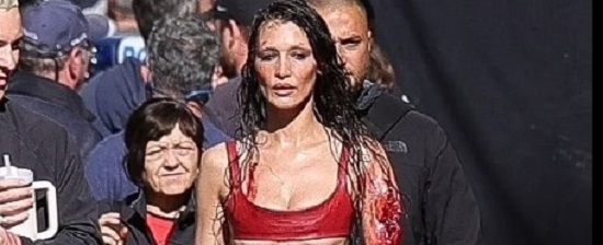 بيلا حديد ملطخة بالدماء بيلا حديد ملطخة بالدماء