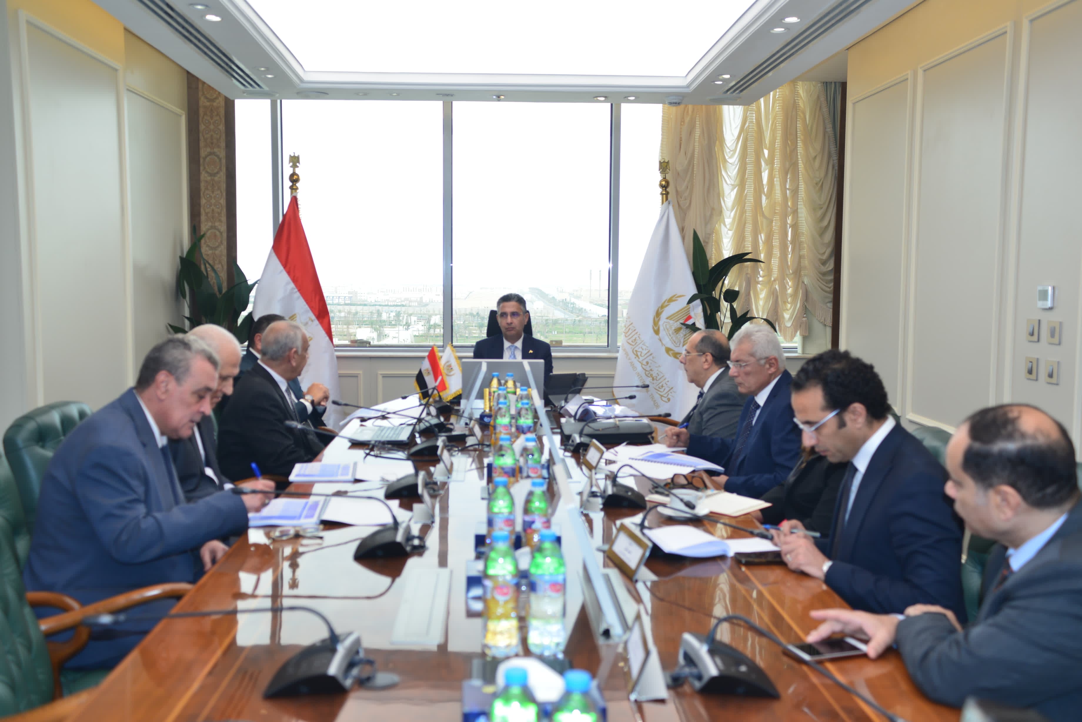 اجتماع وزير التموين مع قيادات شركة الإسكندرية للزيوت والصابون