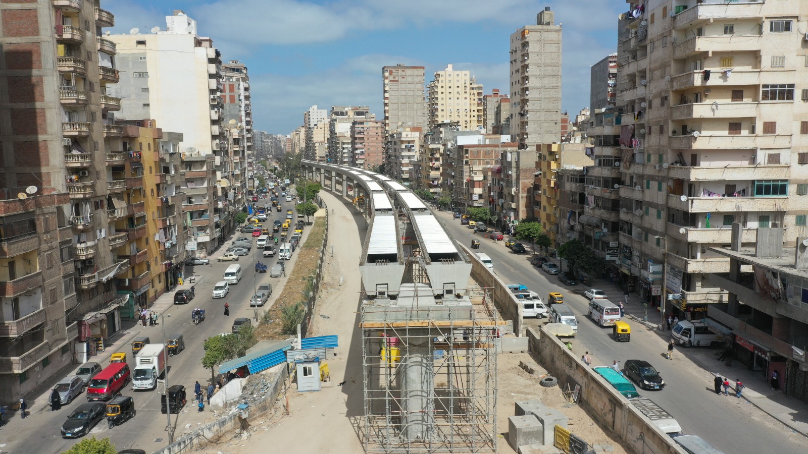 تركيب الكمرات الخرسانية للمرحلة الأولى تركيب الكمرات الخرسانية للمرحلة الأولى