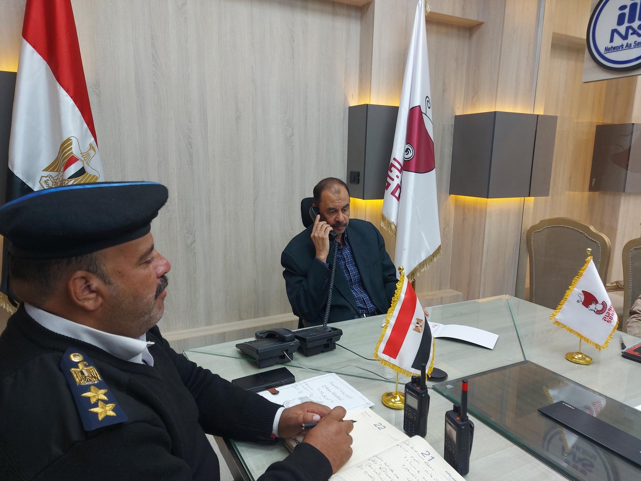 محافظ سوهاج يرد على المواطنين بنفسه