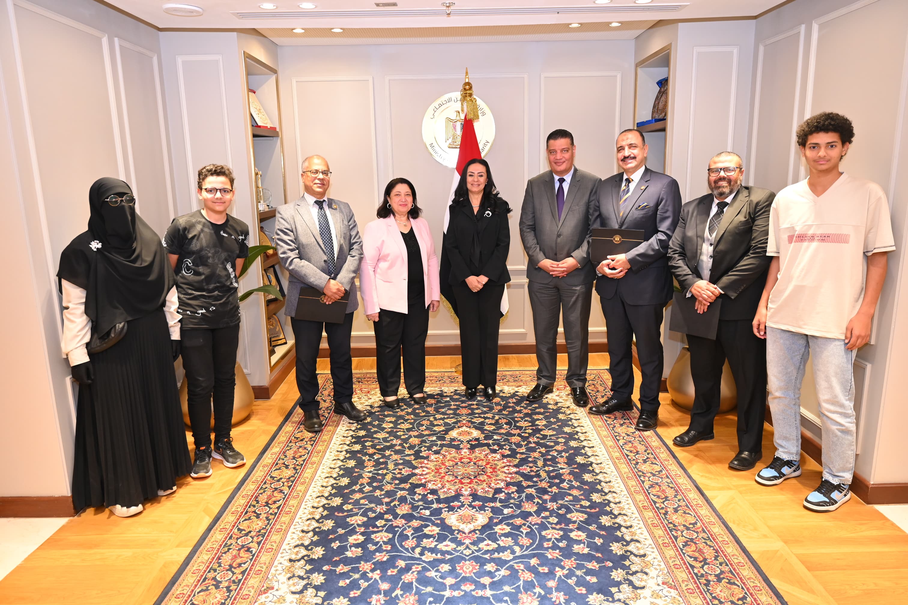 وزيرة التضامن تكرم فرق عمل الوزارة