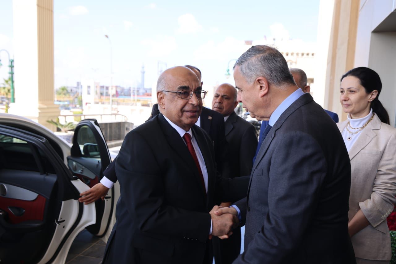 وزير العدل يفتتح مكتب توثيق ويتفقد محكمة استئناف الإسكندرية (3)