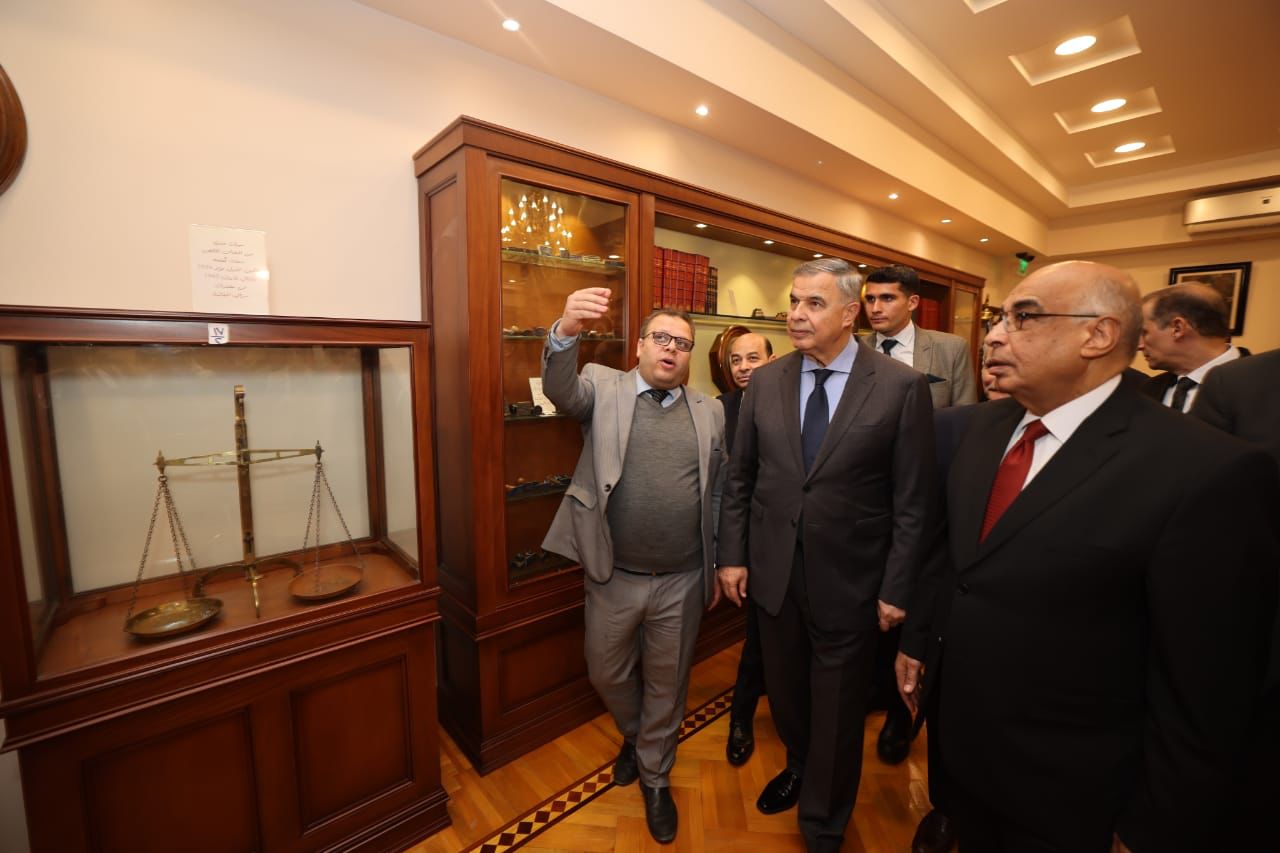 وزير العدل يفتتح مكتب توثيق ويتفقد محكمة استئناف الإسكندرية (6)
