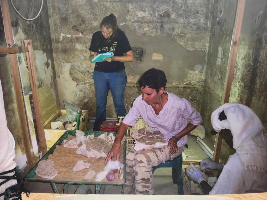 العمل فى مقبرة طيبة تيبانا 39 في البر الغربى بالأقصر