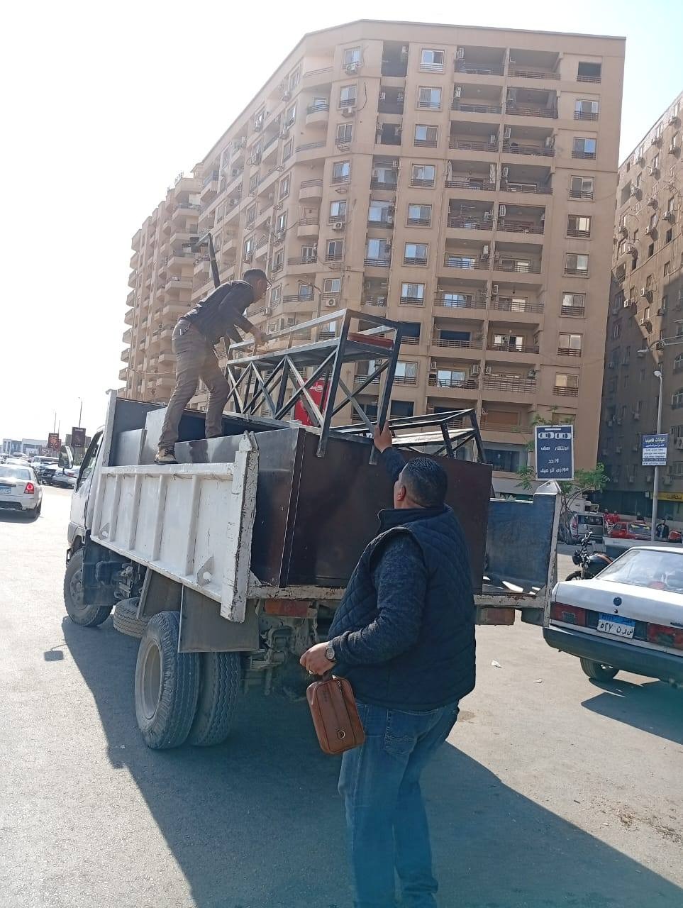 جانب من عمليات الغلق والتشميع جانب من عمليات الغلق والتشميع