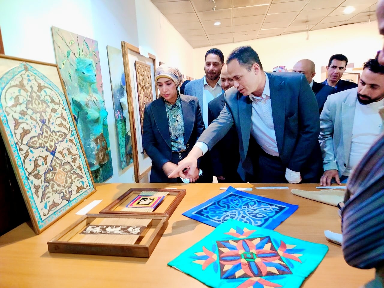 طلاب قسم ترميم الآثار بالأقصر يقدوم إبداعاتهم بمعرض فنى طلاب قسم ترميم الآثار بالأقصر يقدوم إبداعاتهم بمعرض فنى