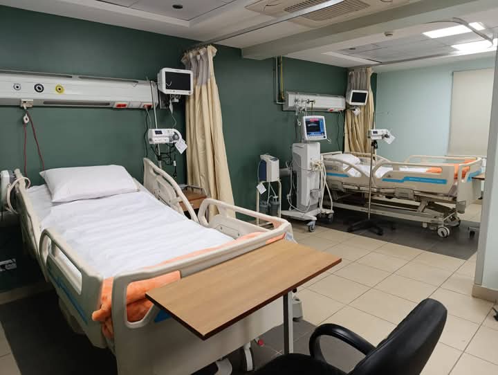 تحتوى الوحدة على  6 أسرة عناية