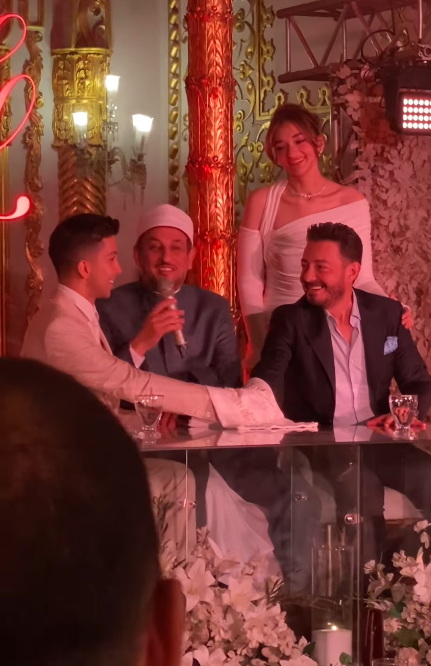 فرح احمد زاهر وملك زاهر فى عقد قران ابنته ليلي زاهر وهشام جمال