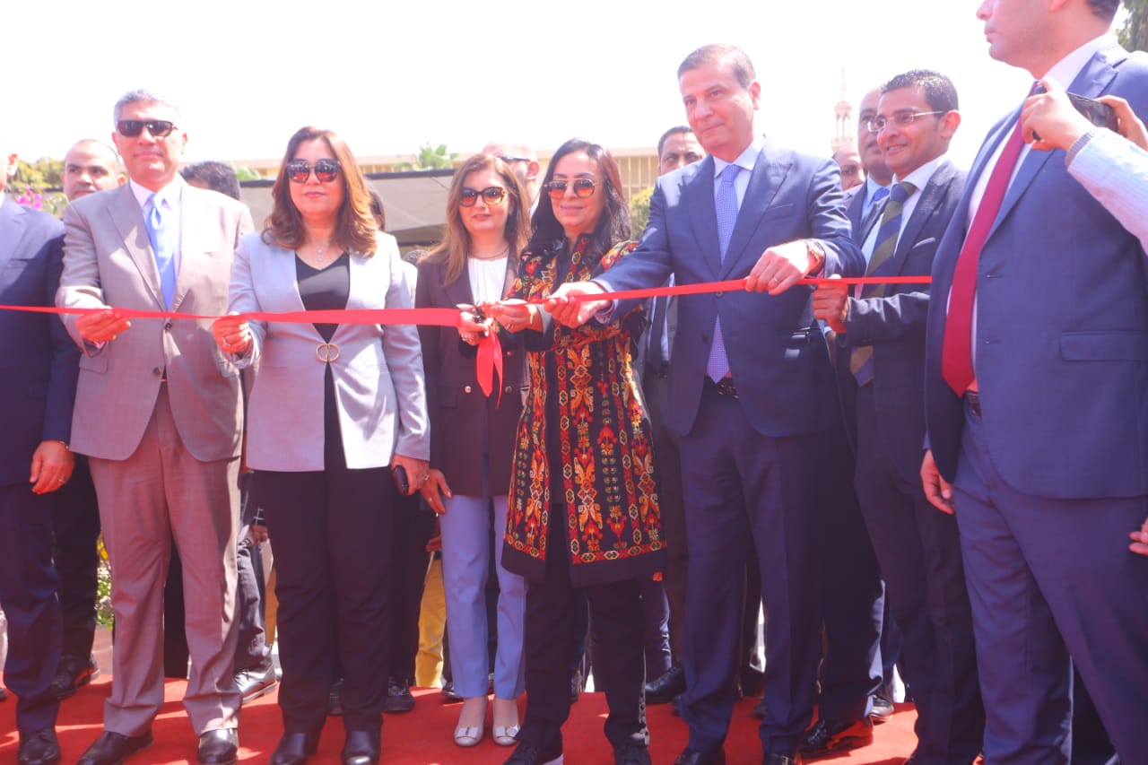 وزارء التضامن والزراعة والتنمية المحلية يفتتحون معرض ديارنا وزارء التضامن والزراعة والتنمية المحلية يفتتحون معرض ديارنا