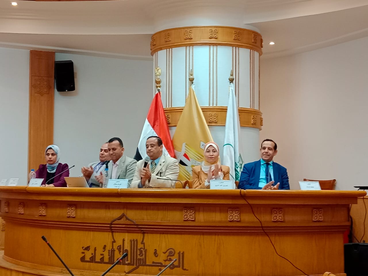 المنصة المنصة