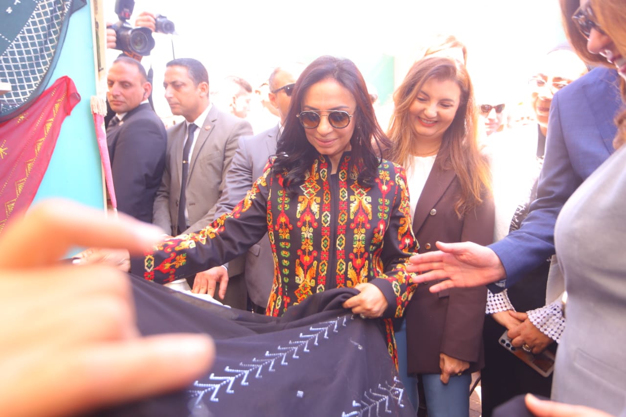 وزيرة التضامن وزوجة وزير الخارجية داخل معرض ديارنا وزيرة التضامن وزوجة وزير الخارجية داخل معرض ديارنا