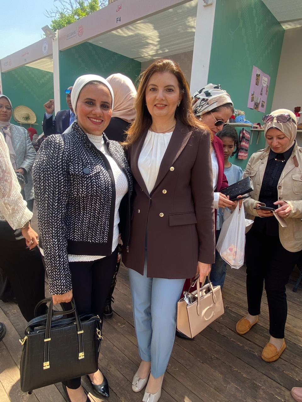 داخل جناح الدبلوماسيين بمعرض ديارنا بمشاركة الزميلة أسماء نصار ونجلاء عبد السلام داخل جناح الدبلوماسيين بمعرض ديارنا بمشاركة الزميلة أسماء نصار ونجلاء عبد السلام