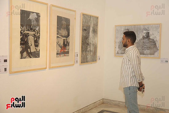 نظرات الاعجاب باللوحات المتقدمة