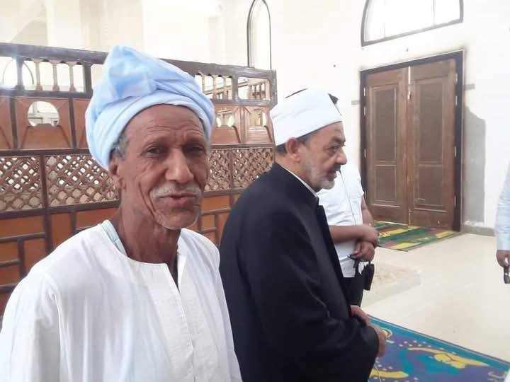 زيارة شيخ الأزهر لقبر والده وجدة قبل إنهاء رحلة التعافى بالأقصر زيارة شيخ الأزهر لقبر والده وجدة قبل إنهاء رحلة التعافى بالأقصر