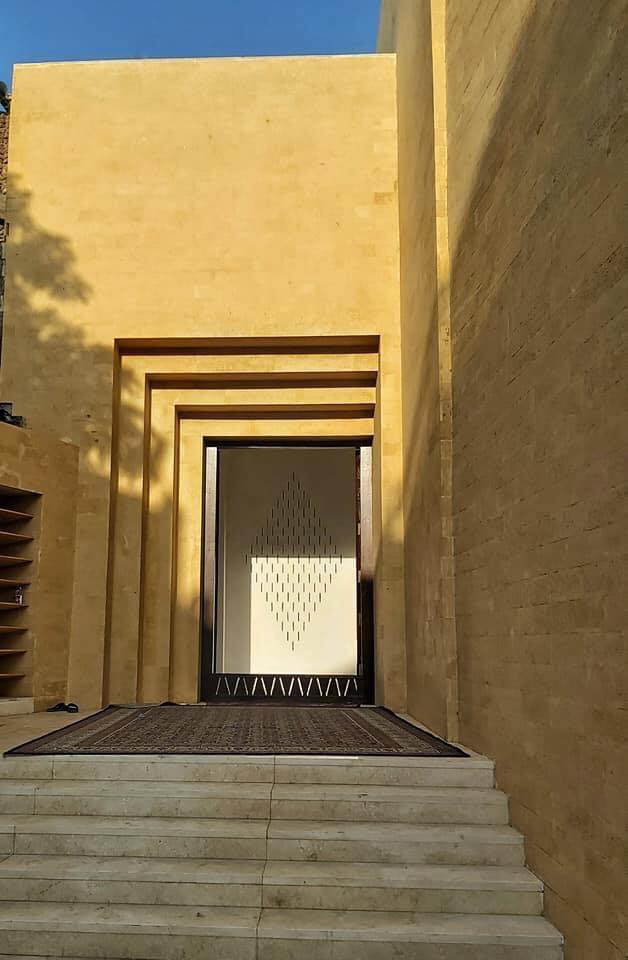 باب من أبواب المسجد