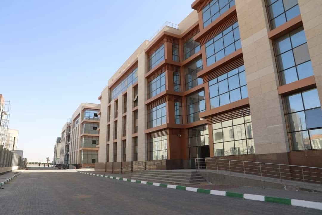 مبنى الخدمات بالمجمع مبنى الخدمات بالمجمع