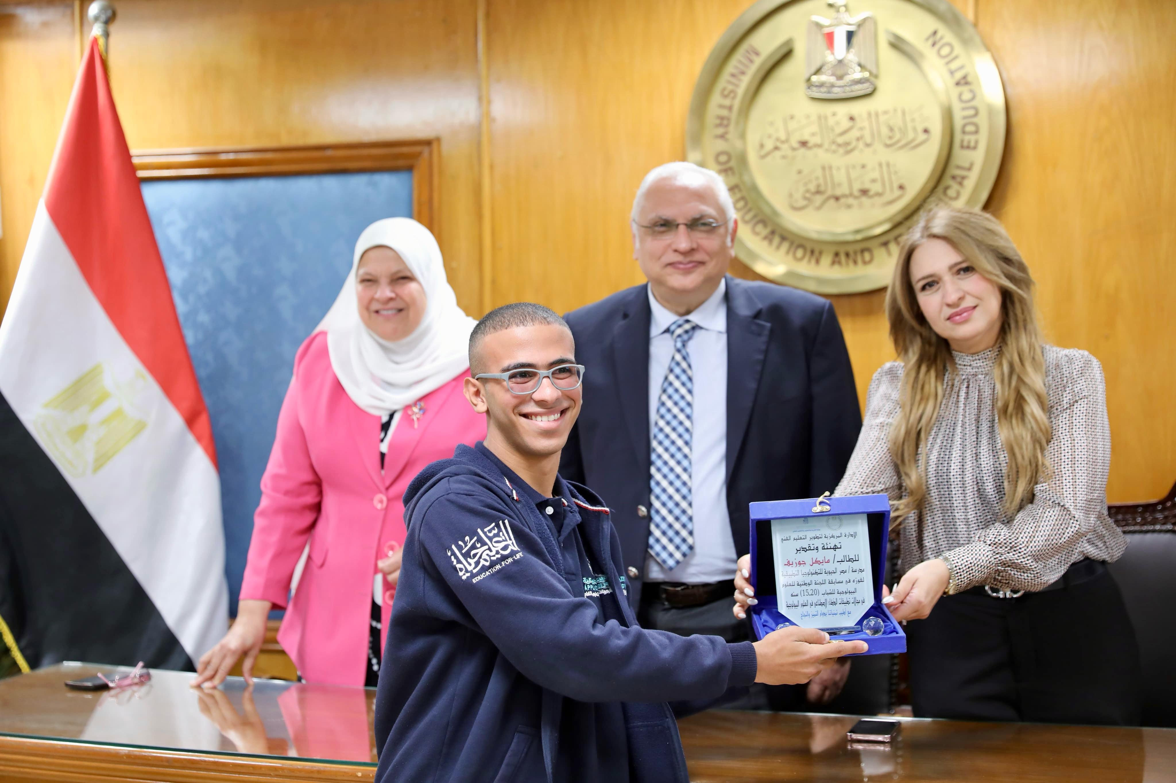 dbba418d-7773-413e-a69b-088ce5dc4b34