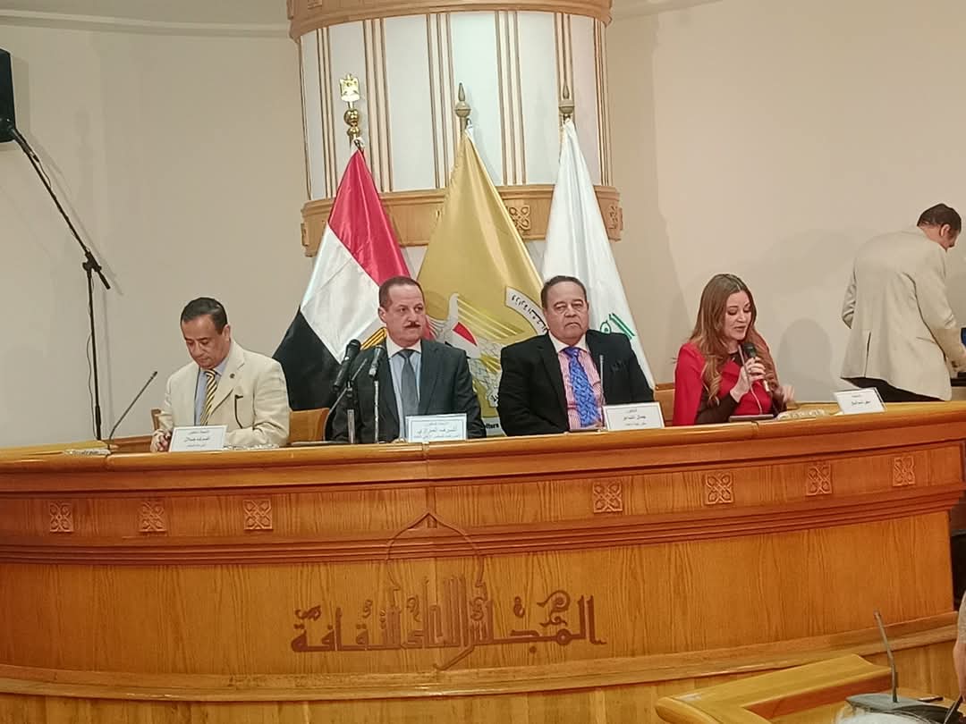 المتحدثين بالندوة المتحدثين بالندوة