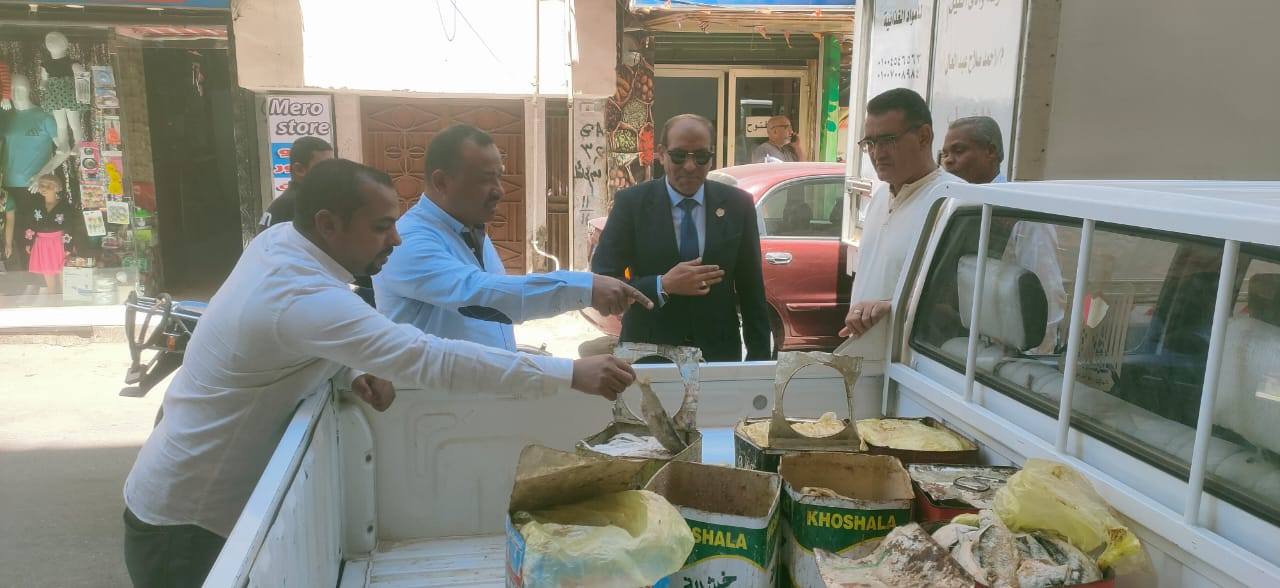 ضبط ربع طن أسماك مملحة وفسيخ غير صالحة للاستهلاك الآدمى ضبط ربع طن أسماك مملحة وفسيخ غير صالحة للاستهلاك الآدمى