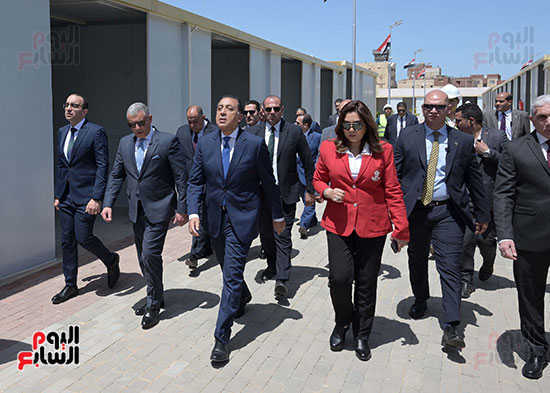 جولة رئيس الوزراء فى السوق الحضارى (13)