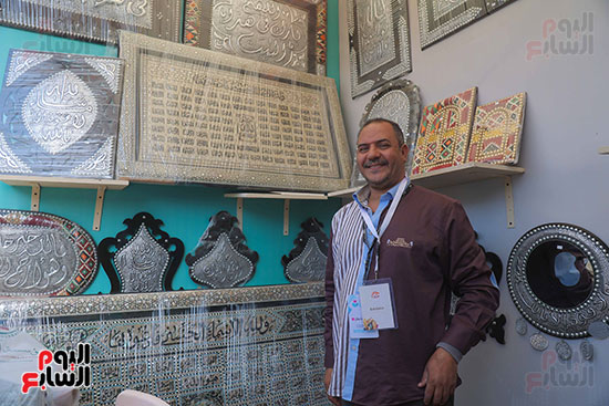 العارضيين داخل المعرض  (3)