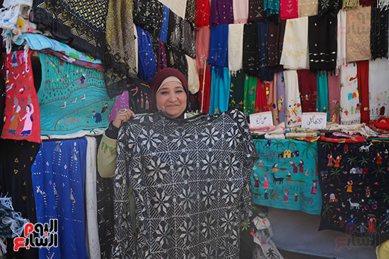 العارضيين داخل المعرض  (2)