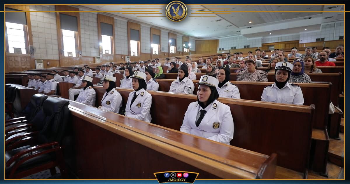 ضابطات الشرطة